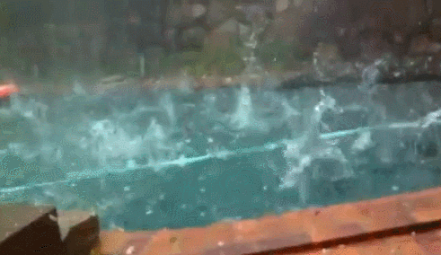 Es fallen Eiswürfel vom Himmel