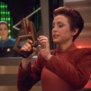 Photo of Neris from Star Trek deep space 9 holding a weapon and sporting a face indicating that it is time to take out the trash, but the trash are fascist collaborators